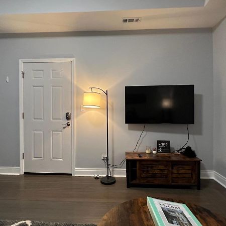 Lovely Logan Square 2-Bedroom In Chicago Bagian luar foto