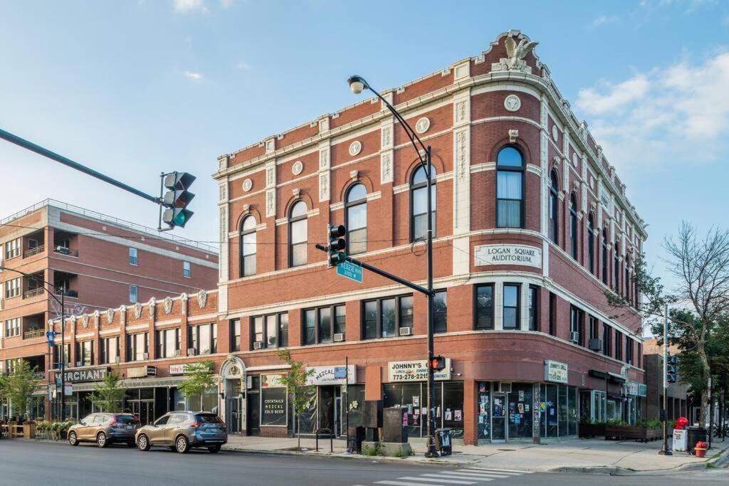 Lovely Logan Square 2-Bedroom In Chicago Bagian luar foto