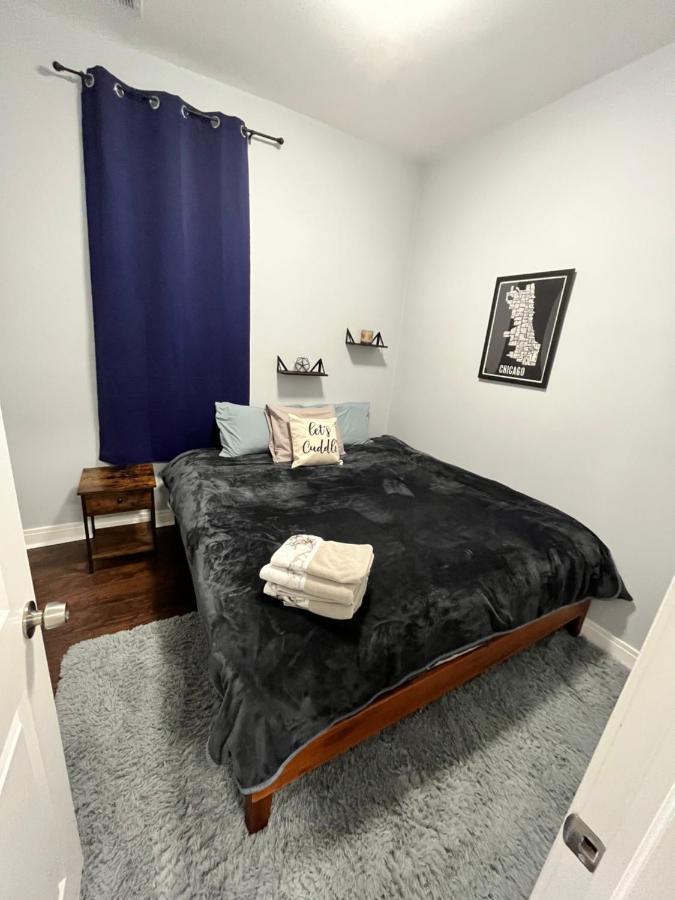 Lovely Logan Square 2-Bedroom In Chicago Bagian luar foto