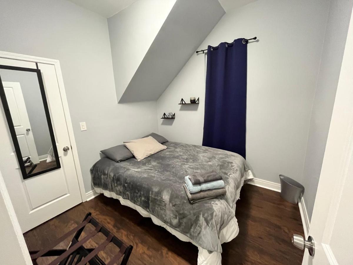 Lovely Logan Square 2-Bedroom In Chicago Bagian luar foto