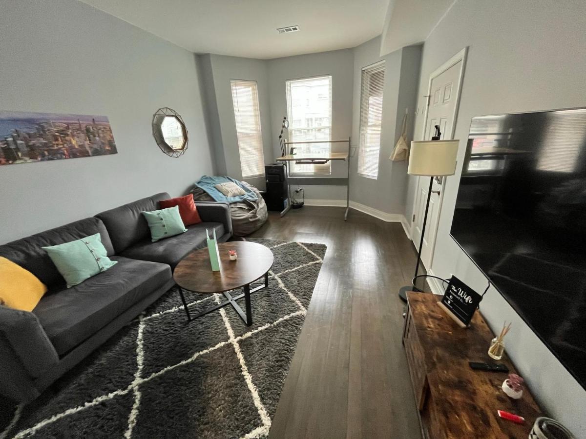 Lovely Logan Square 2-Bedroom In Chicago Bagian luar foto